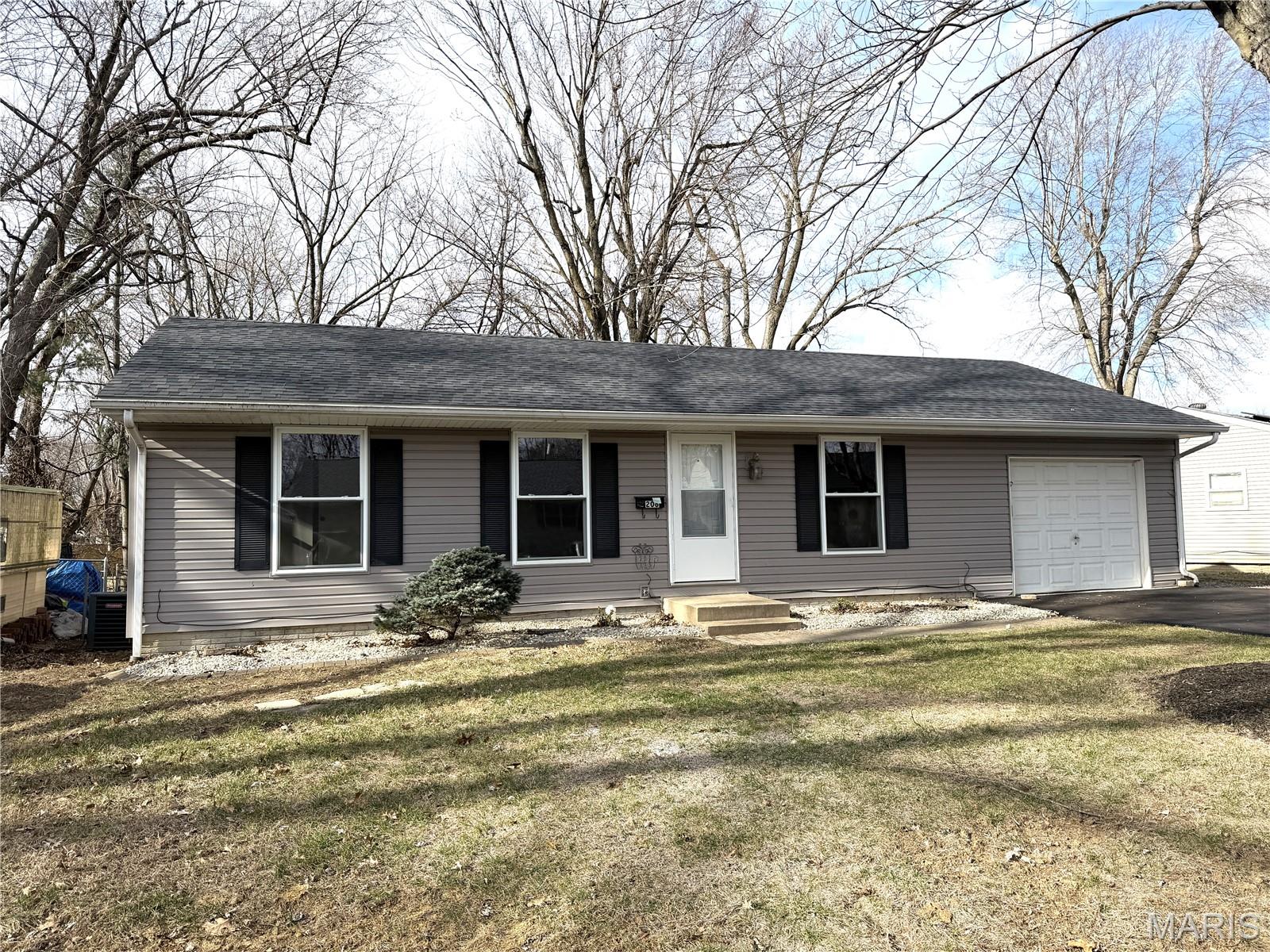 206 Persimmon Drive, O'Fallon, Illinois 62269