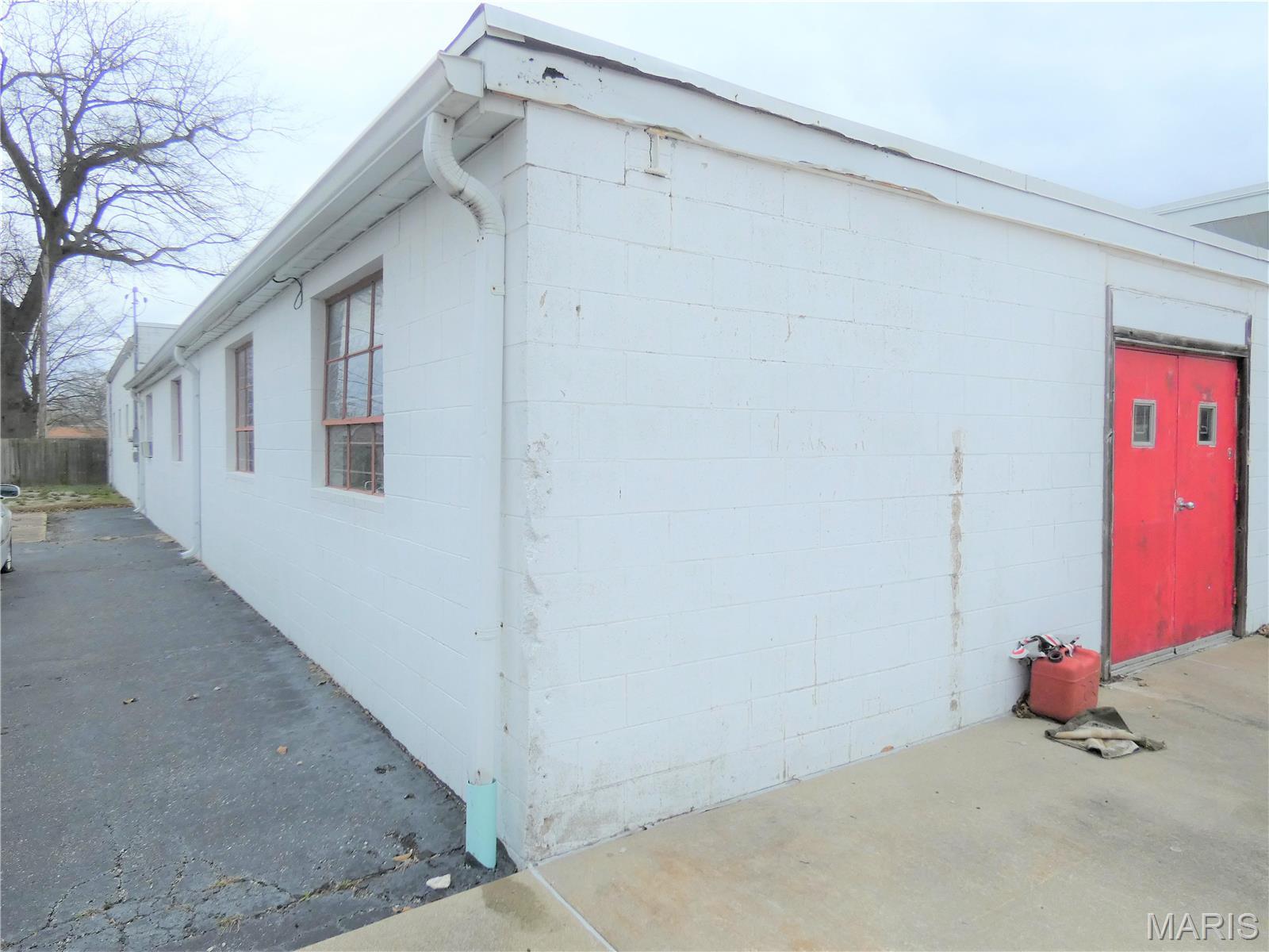 2100 N Belt, Belleville, Illinois 62226