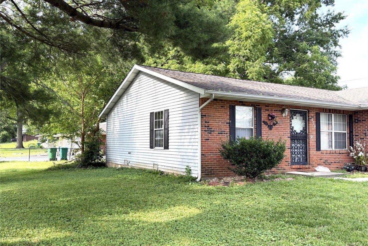 161 Freedom Drive, Belleville, Illinois 62226