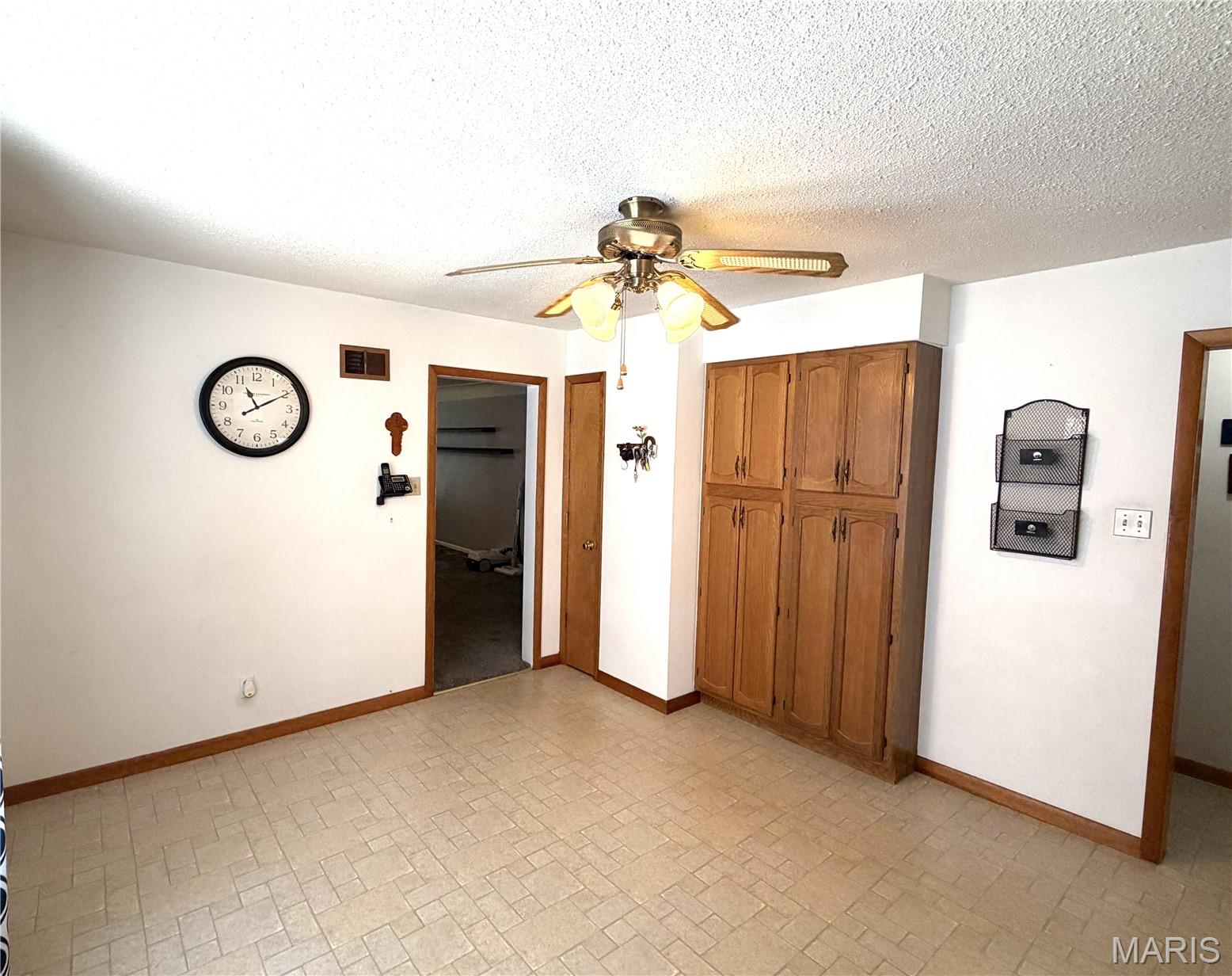 3323 Sheridan Avenue, Belleville, Illinois 62226 (4) 3323 Sheridan Avenue, Belleville, Illinois 62226