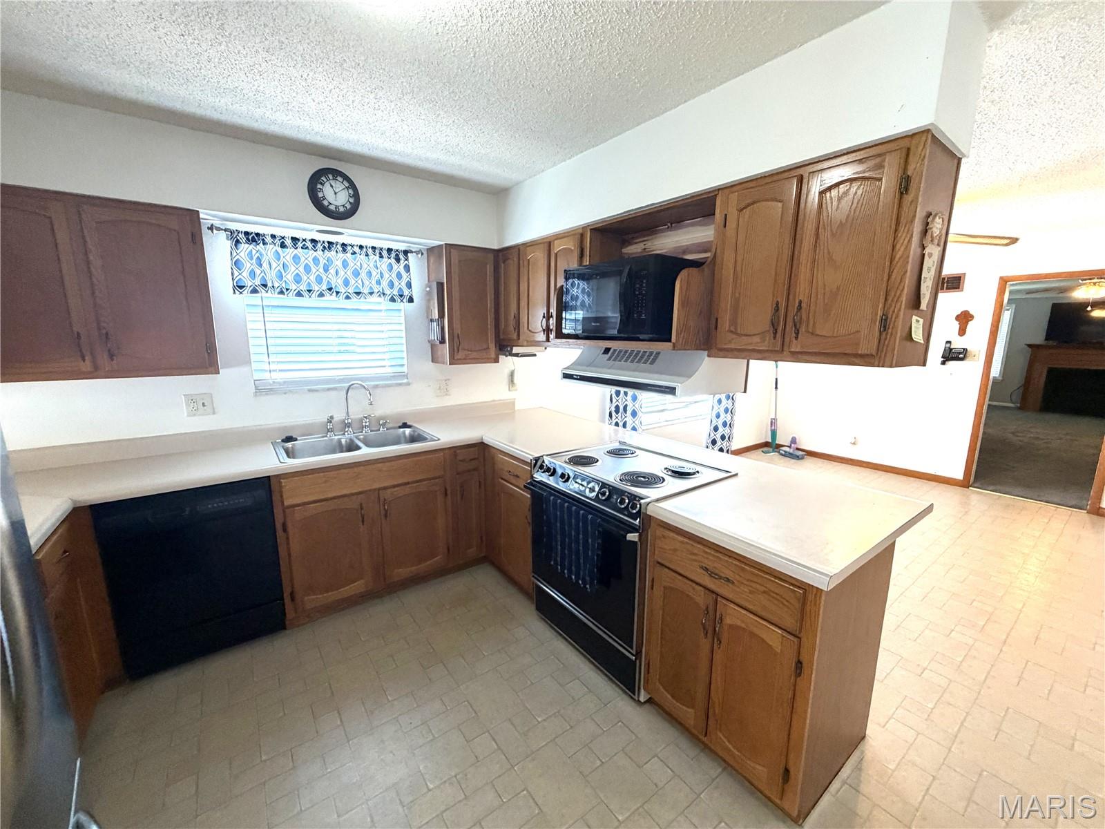 3323 Sheridan Avenue, Belleville, Illinois 62226 (5) 3323 Sheridan Avenue, Belleville, Illinois 62226