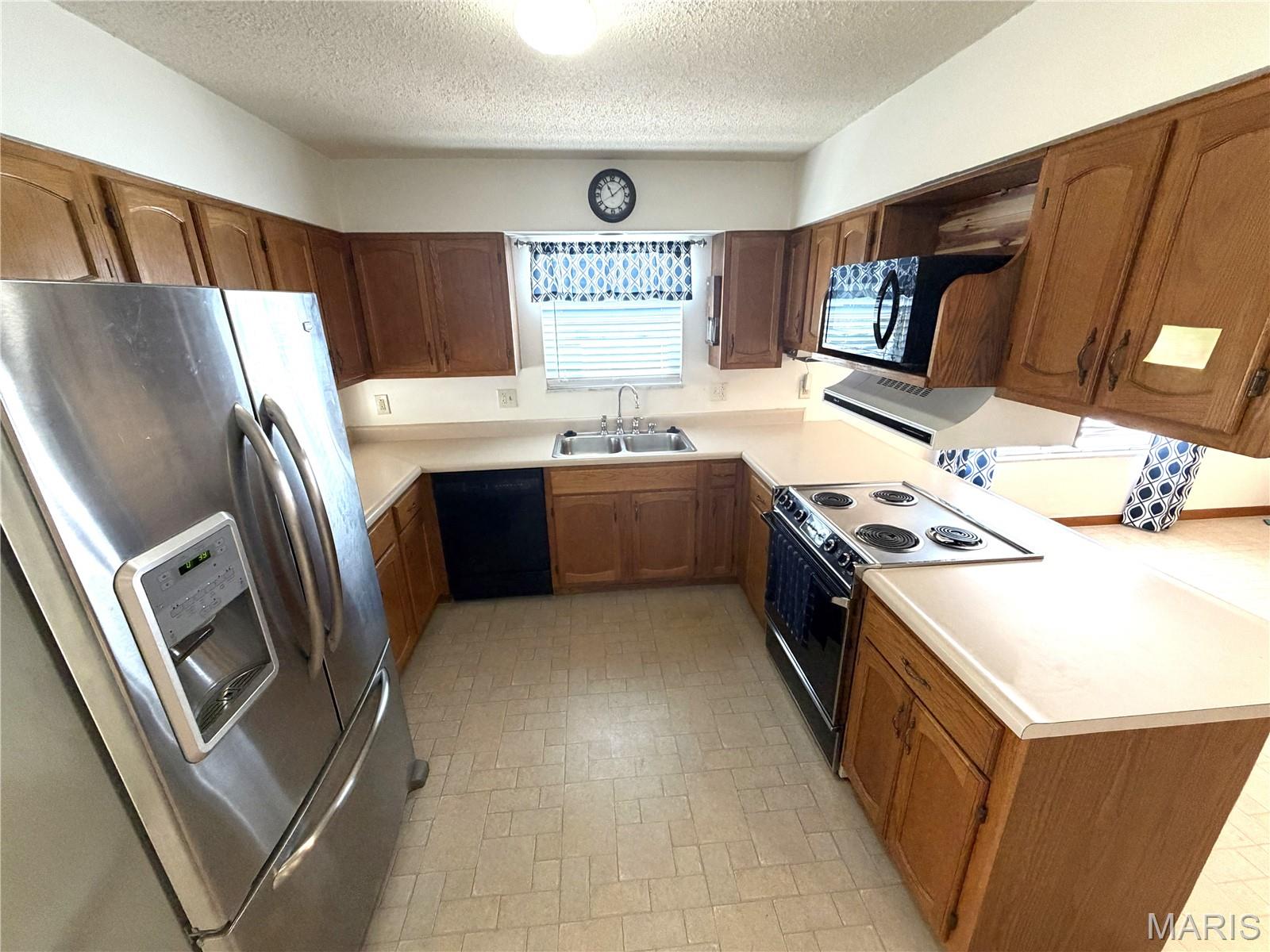 3323 Sheridan Avenue, Belleville, Illinois 62226 (6) 3323 Sheridan Avenue, Belleville, Illinois 62226