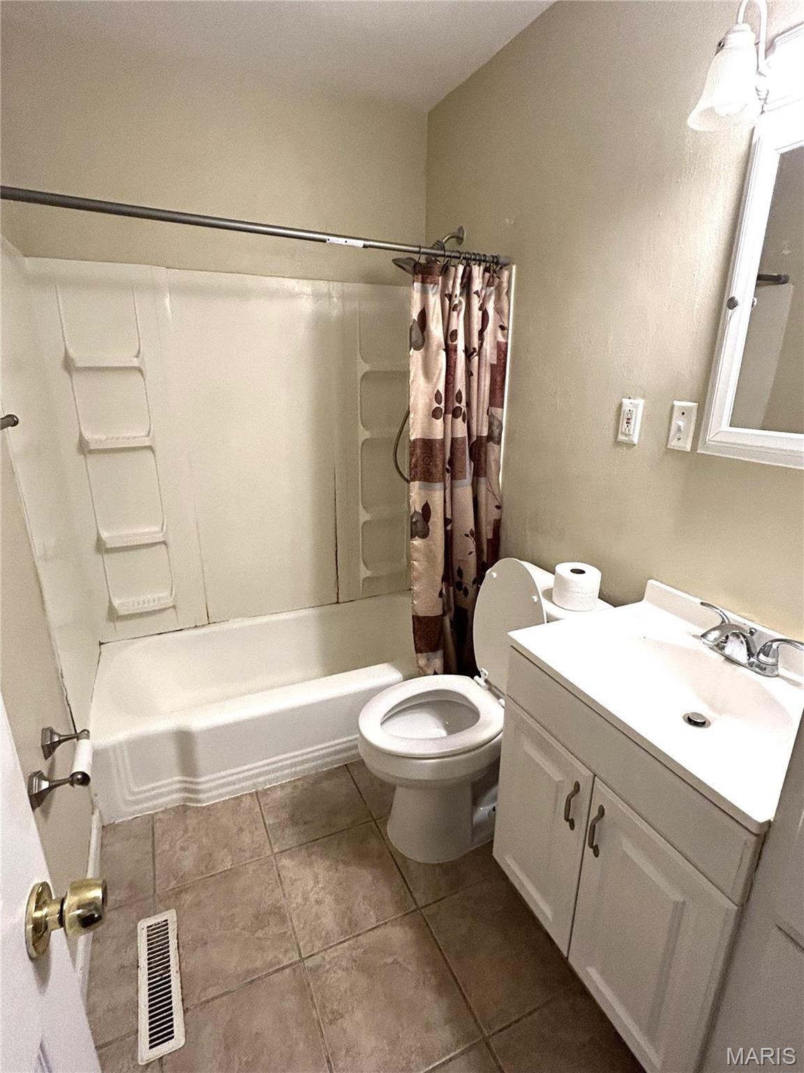 8921 Tanglewood Circle, Belleville, Illinois 62223 (11) 8921 Tanglewood Circle, Belleville, Illinois 62223