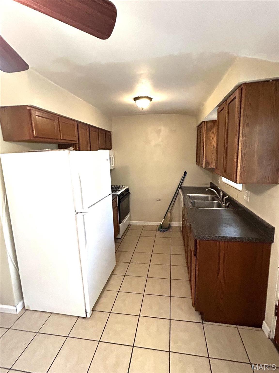 8921 Tanglewood Circle, Belleville, Illinois 62223 (12) 8921 Tanglewood Circle, Belleville, Illinois 62223
