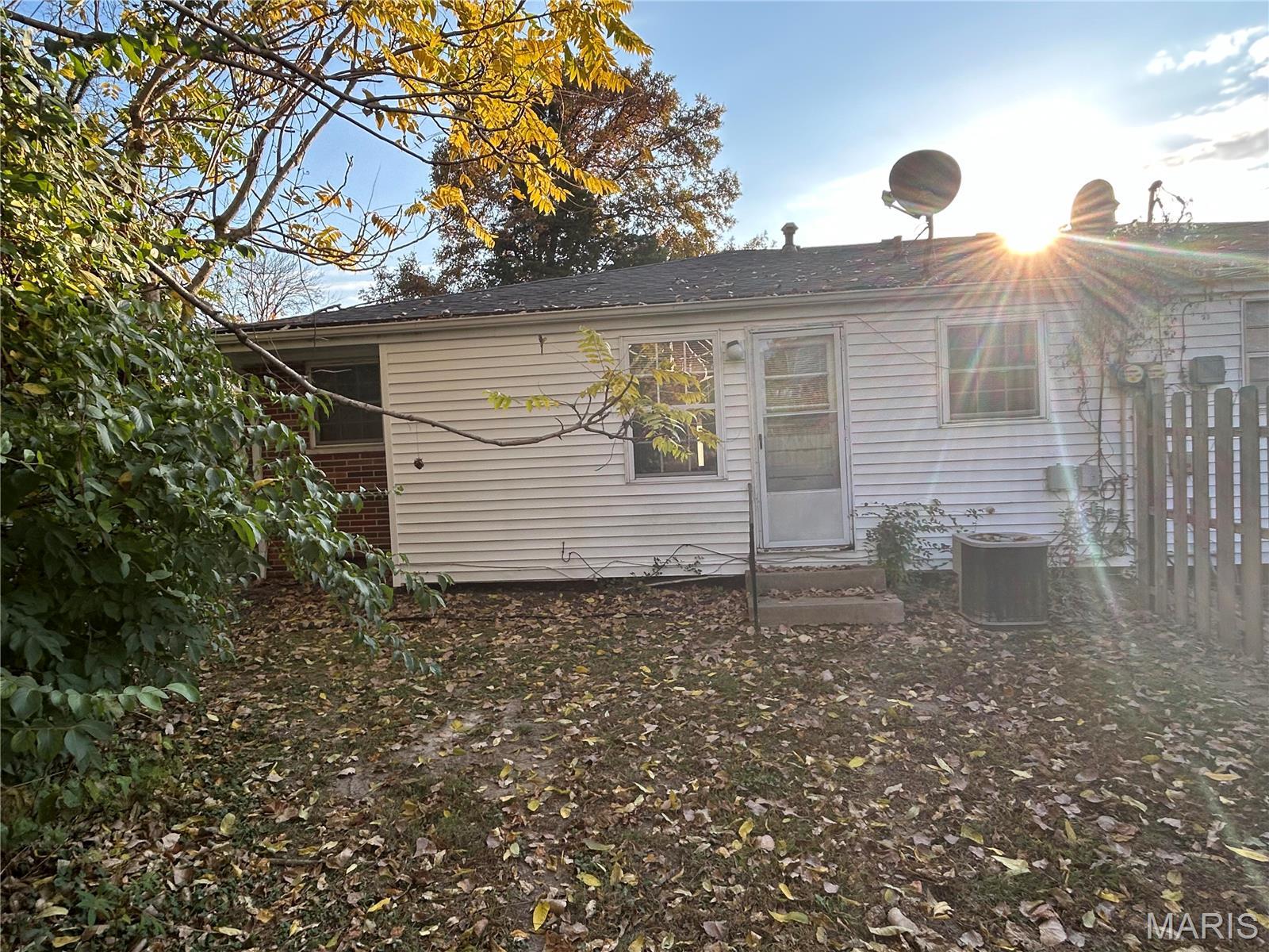 8921 Tanglewood Circle, Belleville, Illinois 62223 (4) 8921 Tanglewood Circle, Belleville, Illinois 62223