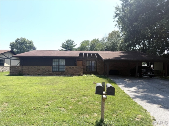 112 Kingsway Drive, Belleville, Illinois 62226