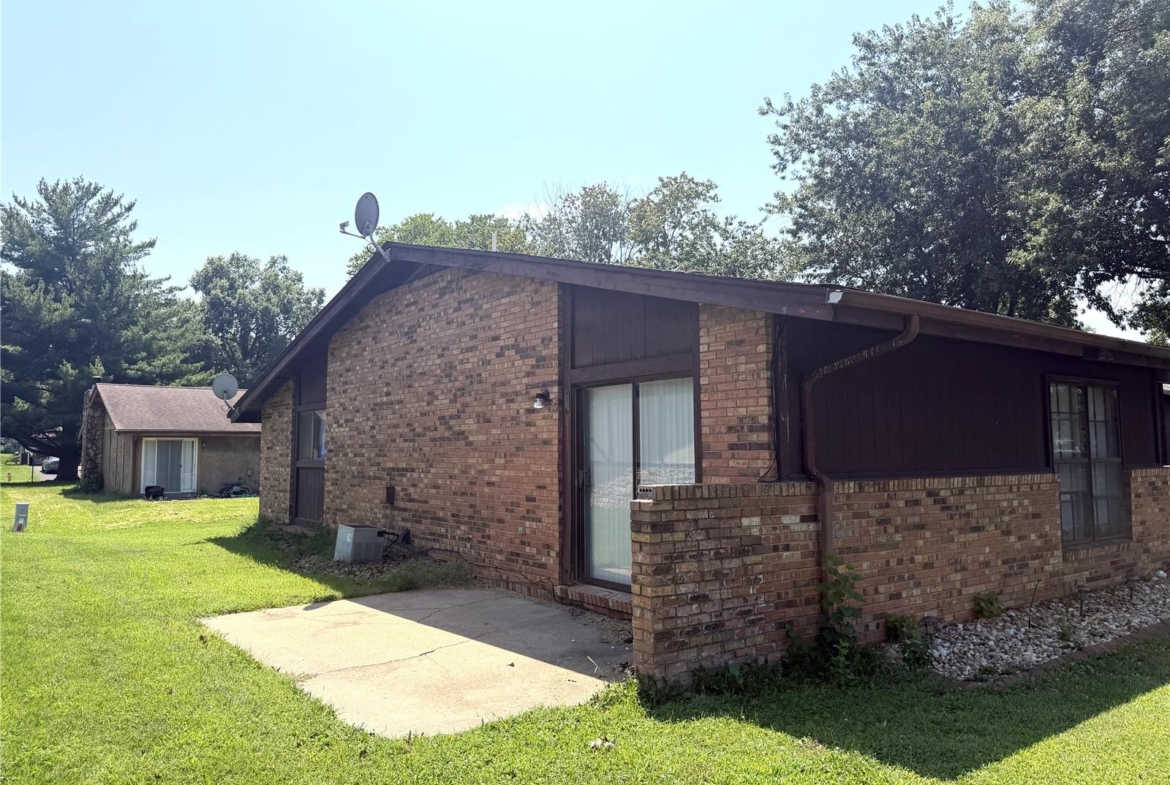 112 Kingsway Drive, Belleville, Illinois 62226