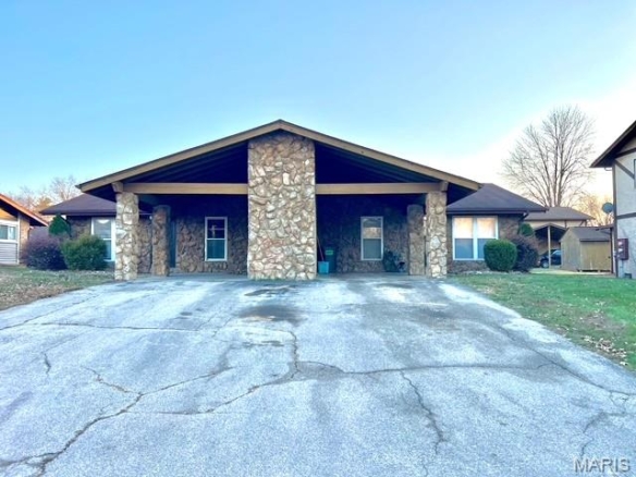 18 Kingsway Drive, Belleville, Illinois 62226