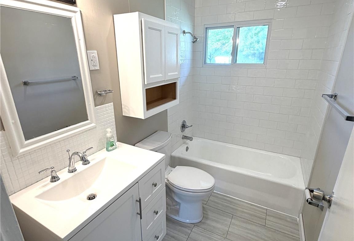 640 Devonshire Drive, Belleville, Illinois 62226