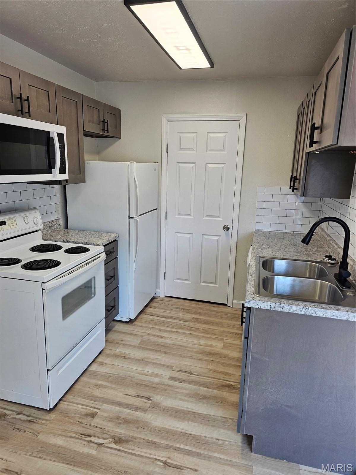 961 Belle Valley Drive, Belleville, Illinois 62220