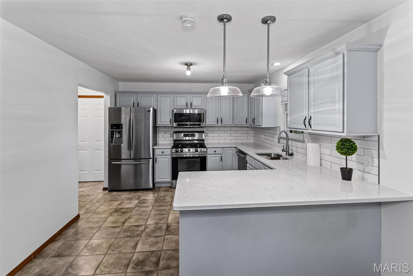 1 Heritage Trail, Moro, Illinois 62067