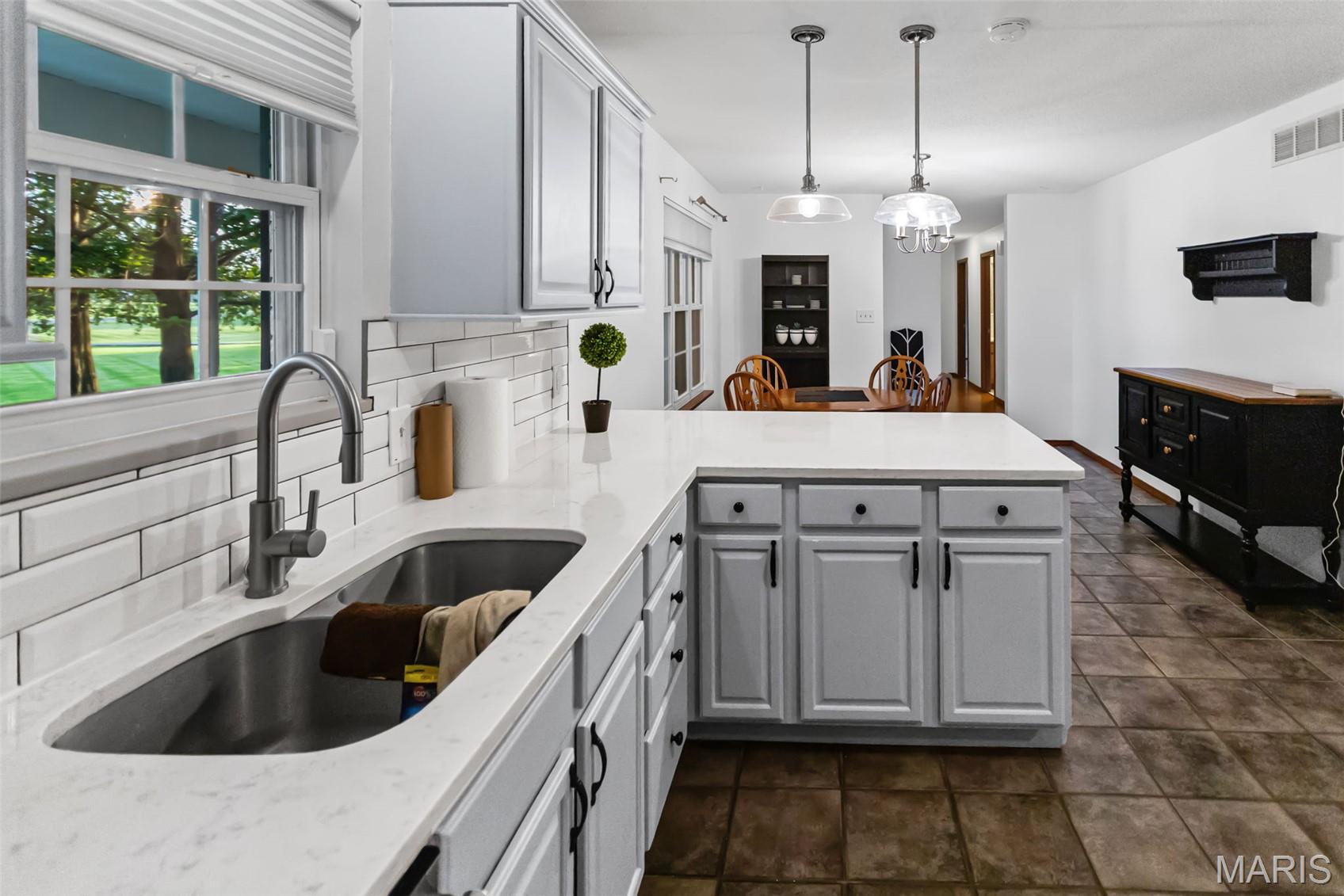 1 Heritage Trail, Moro, Illinois 62067
