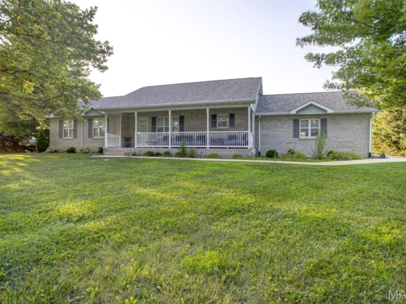 1 Heritage Trail, Moro, Illinois 62067