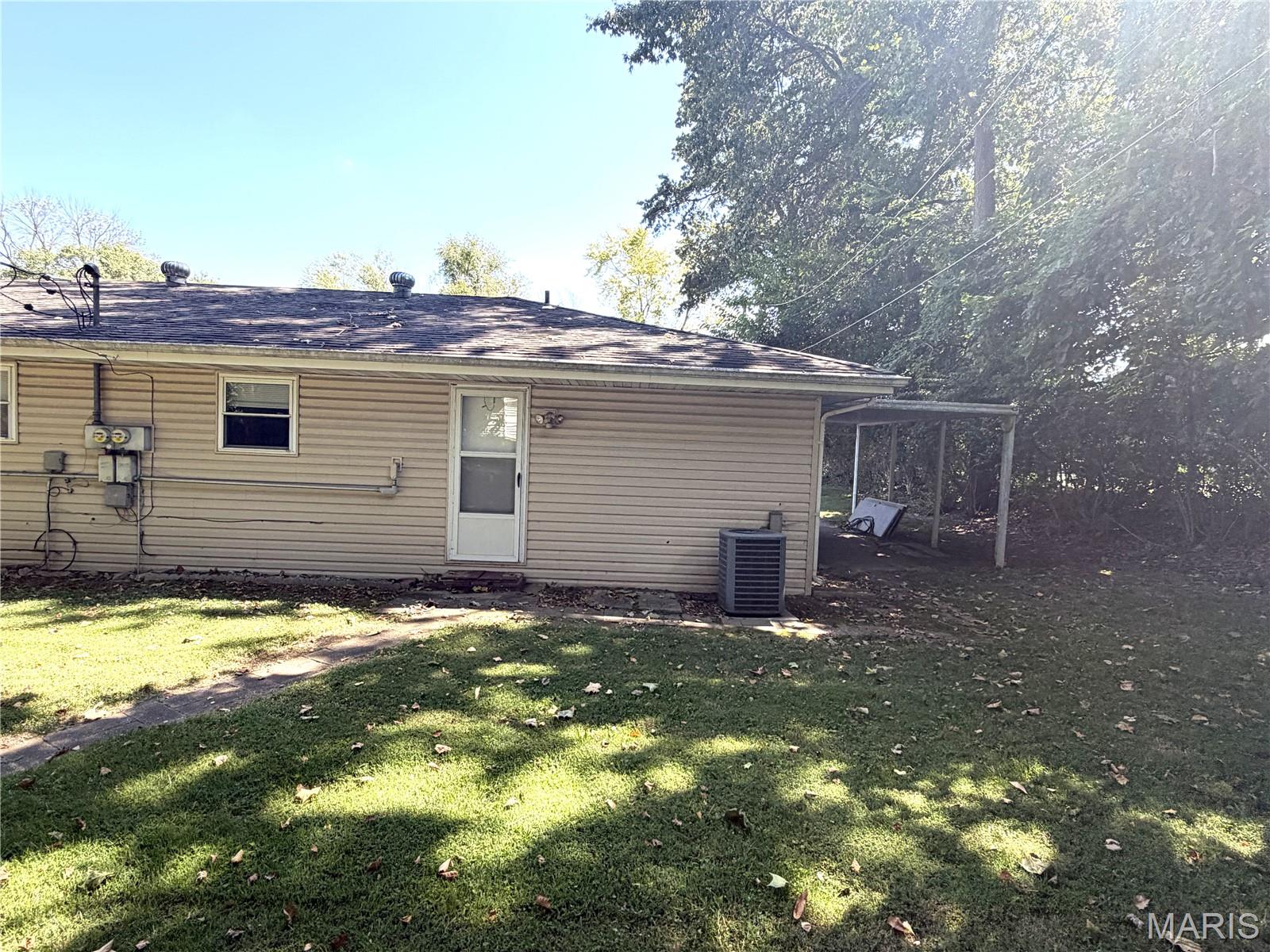 1501 La Salle Street, Belleville, Illinois 62221 (3) 1501 La Salle Street, Belleville, Illinois 62221