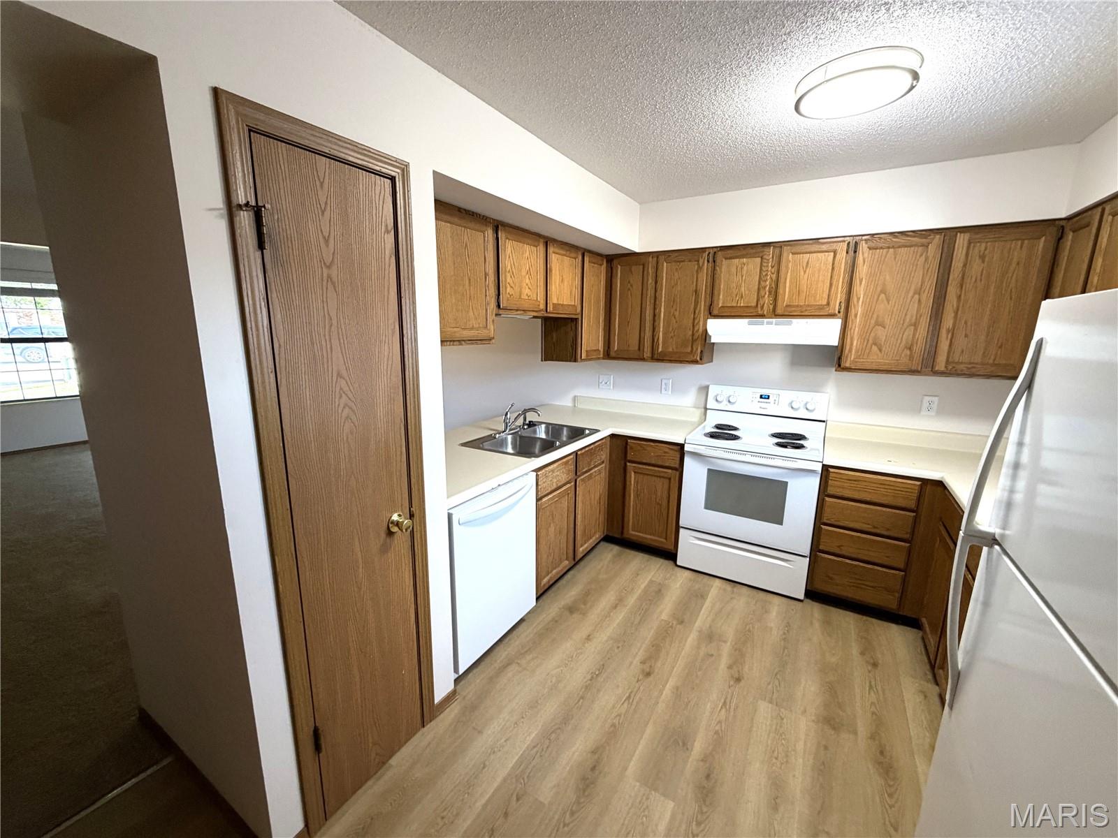409 Donna Drive, O’Fallon, Illinois 62269 (3) 409 Donna Drive, O’Fallon, Illinois 62269