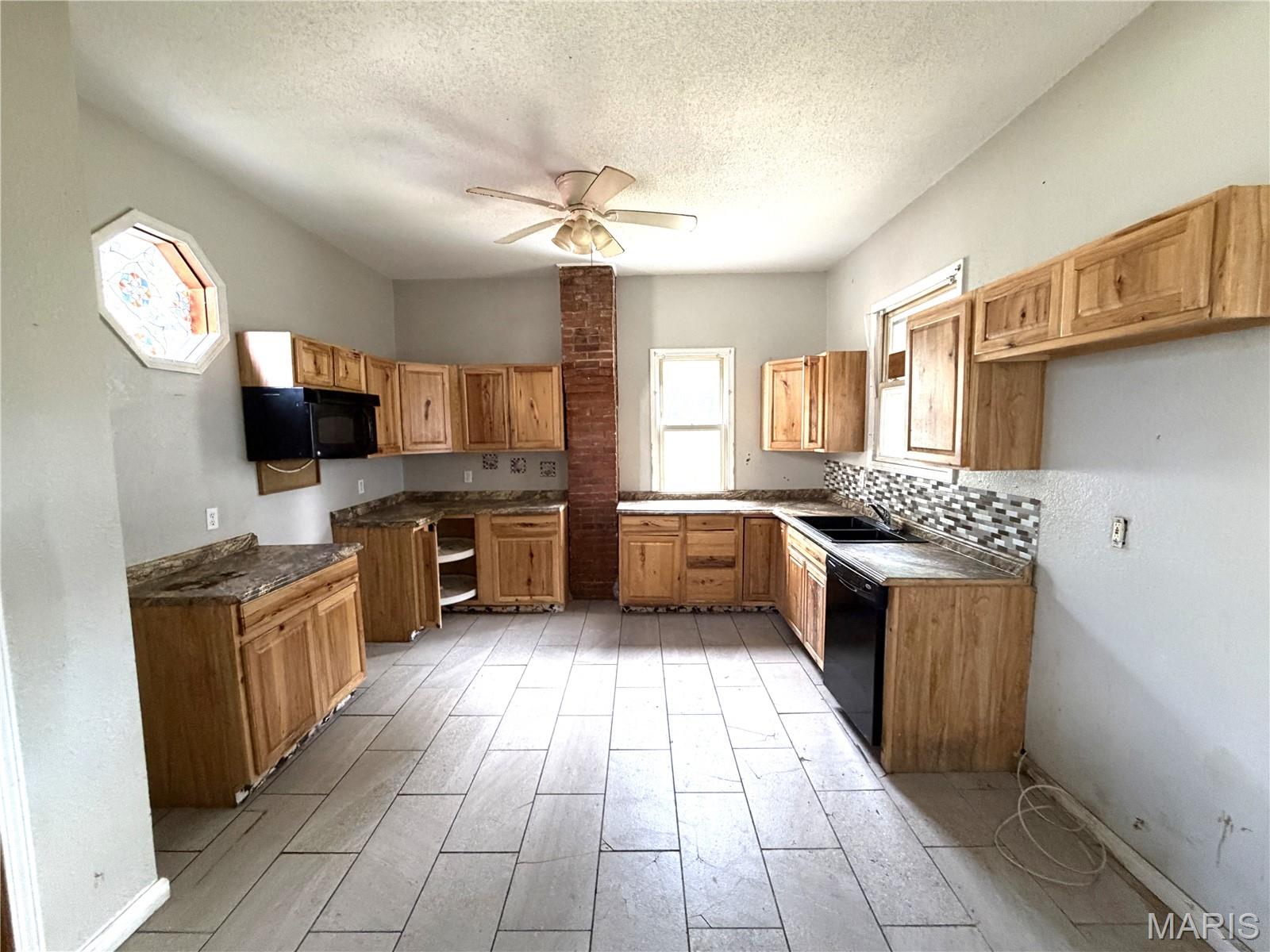946 Union Street, Alton, Illinois 62002
